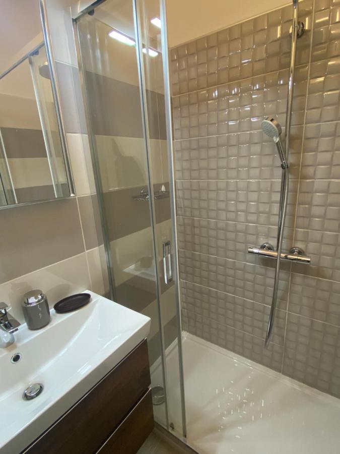 Iola Rooms - Q9416 กาญารี ภายนอก รูปภาพ